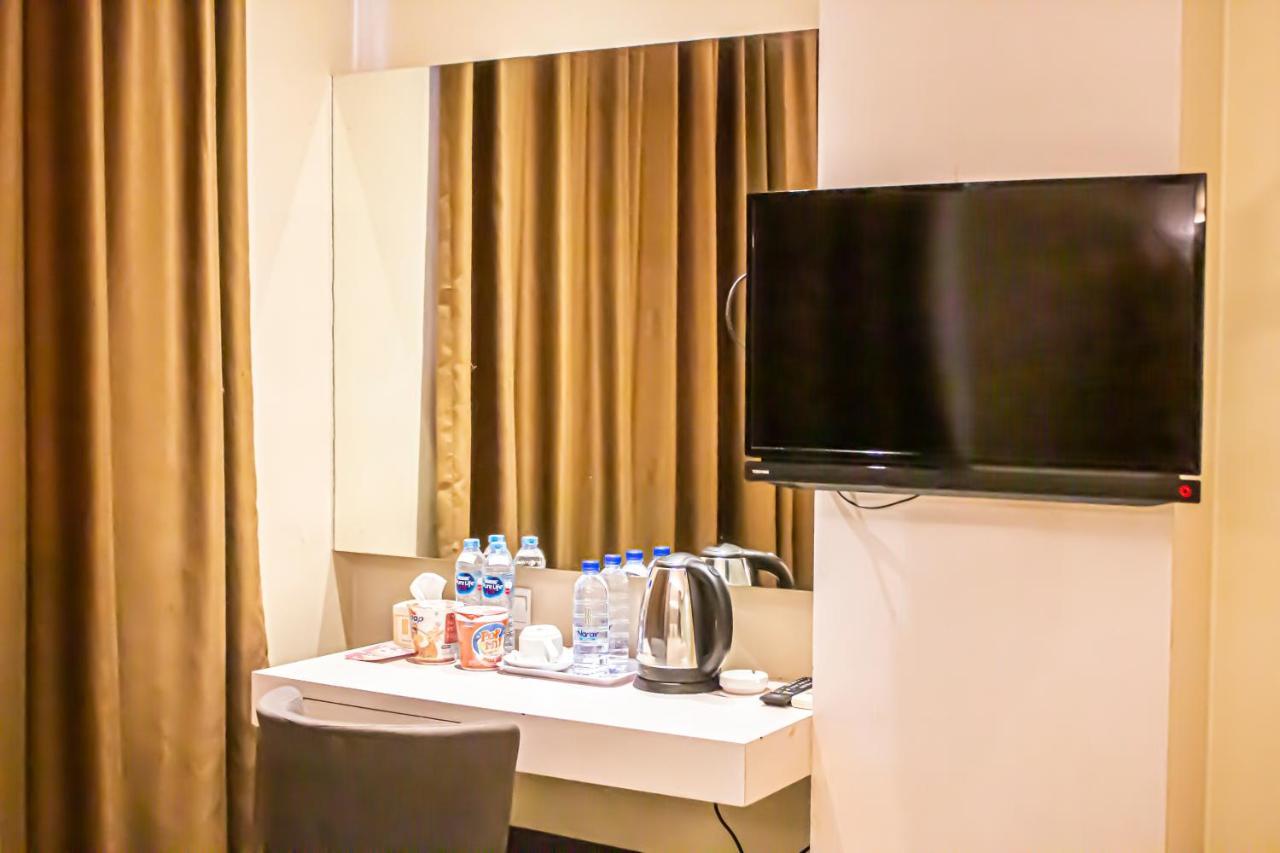 Os Hotel Airport Batam Екстериор снимка
