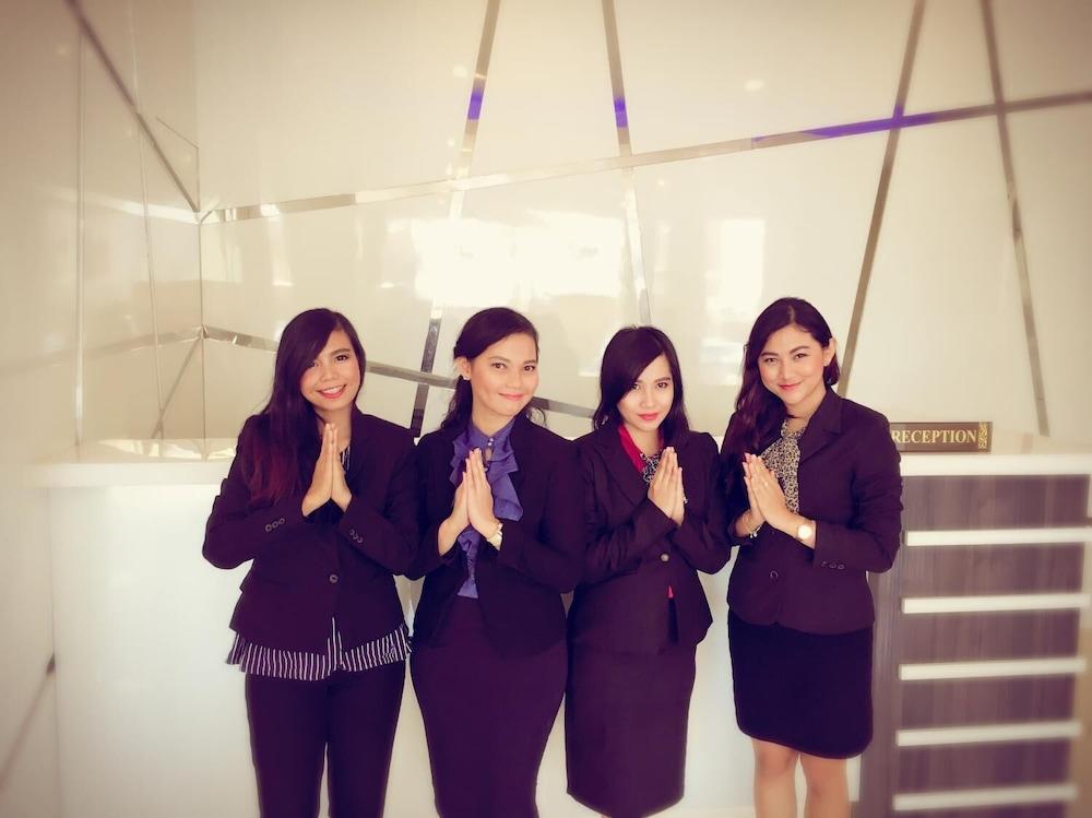 Os Hotel Airport Batam Екстериор снимка