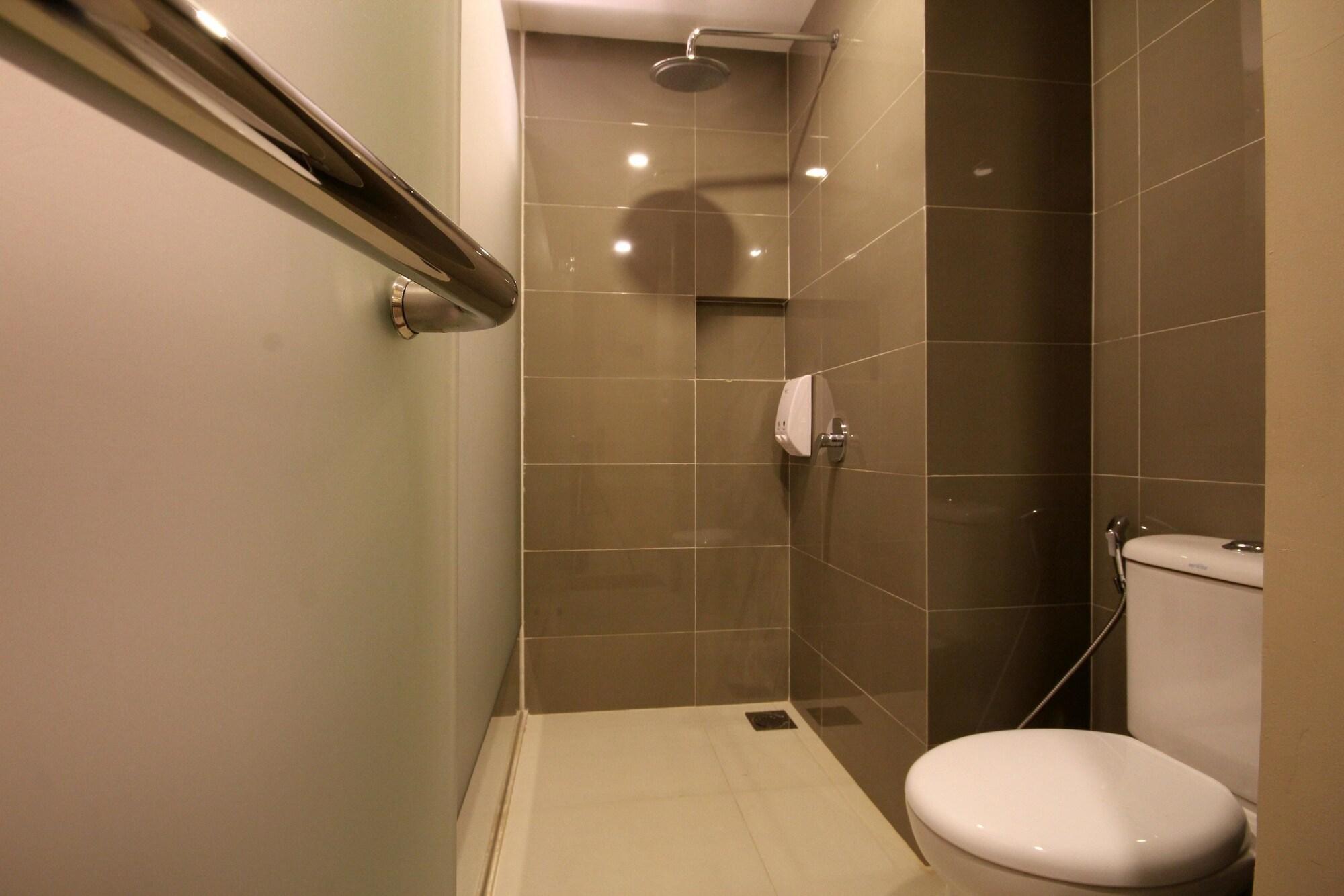 Os Hotel Airport Batam Екстериор снимка
