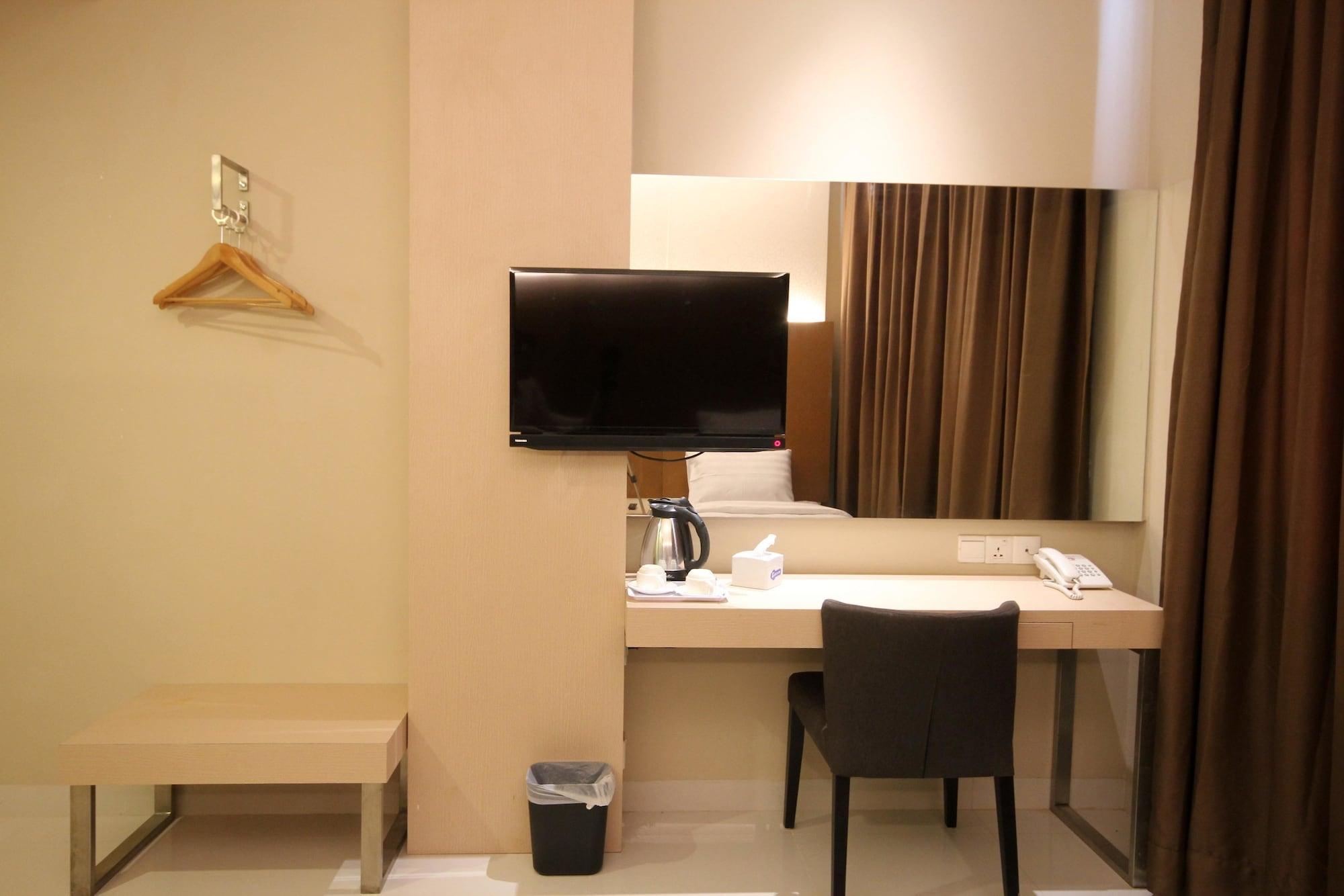 Os Hotel Airport Batam Екстериор снимка