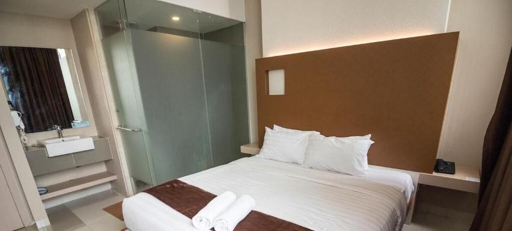 Os Hotel Airport Batam Екстериор снимка