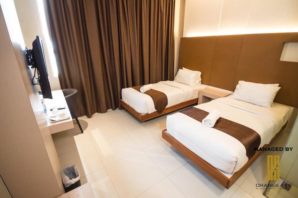 Os Hotel Airport Batam Екстериор снимка