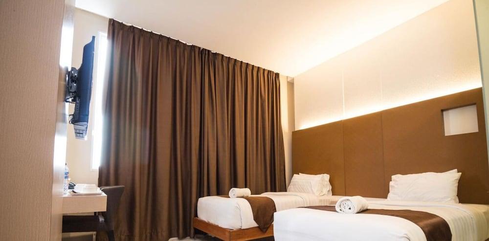 Os Hotel Airport Batam Екстериор снимка
