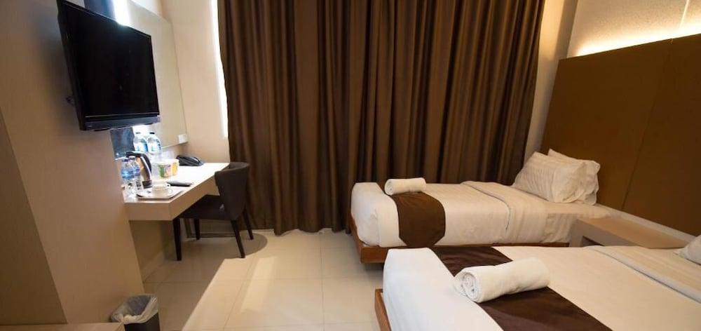 Os Hotel Airport Batam Екстериор снимка