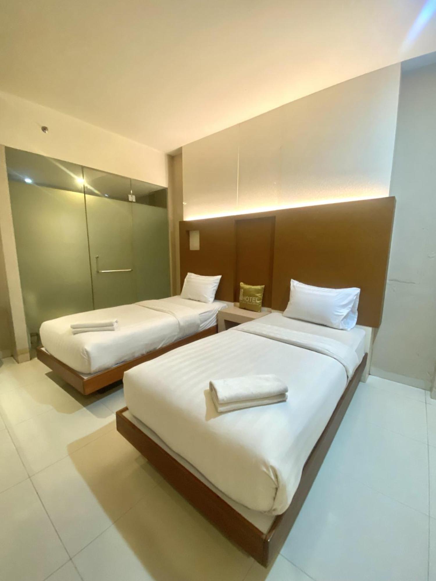 Os Hotel Airport Batam Екстериор снимка
